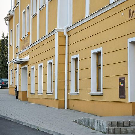 Mestske Kulturni Centrum Ve Fulneku โนวี ยิชีน ภายนอก รูปภาพ